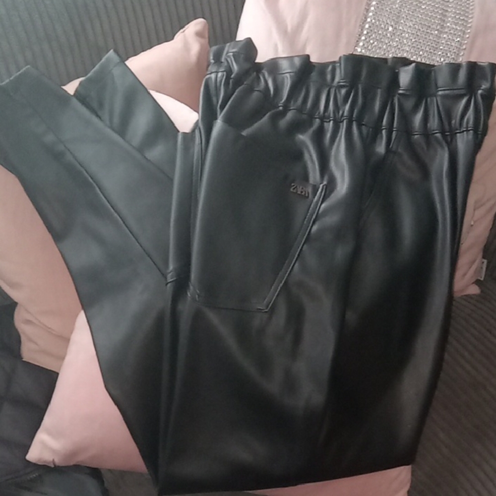Zara Black Faux Leather Pants Womens EUR 34  US 2  MEX 24